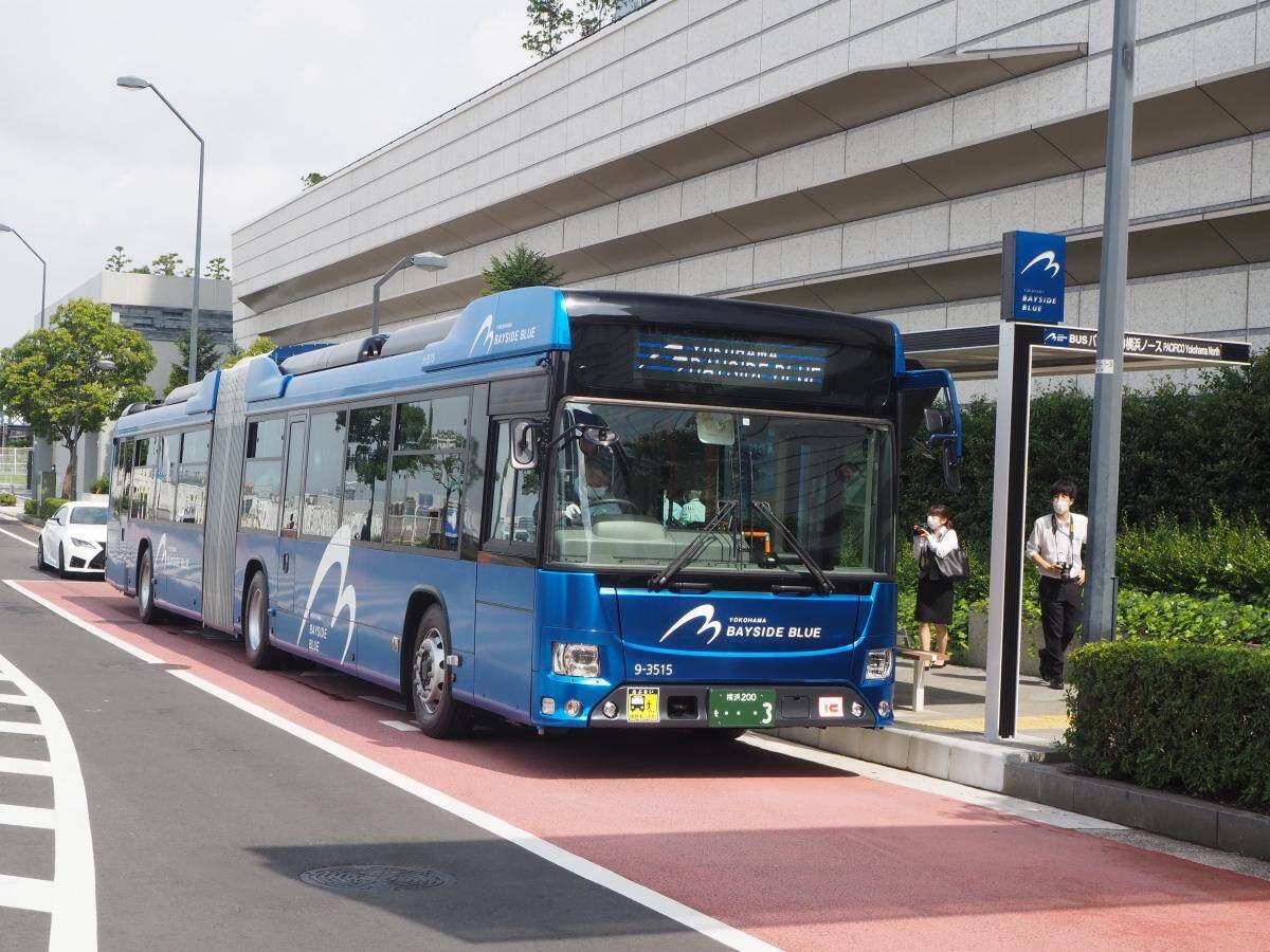 いま「連節バス」が増加中！　自動車メーカー多数の日本でも車両は「外資」頼みという残念な現状