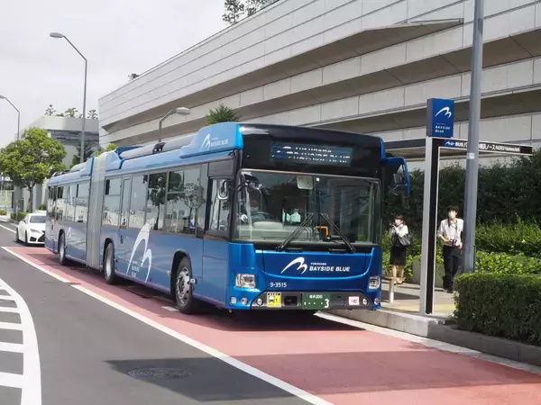 「いま「連節バス」が増加中！　自動車メーカー多数の日本でも車両は「外資」頼みという残念な現状」の画像
