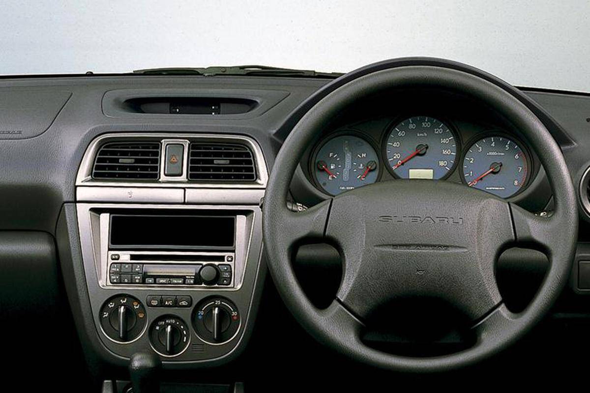 懐かしがったら「旧世代」のクルマ好き！　気づけば「消え気味」の「昭和＆平成」の装備８つ