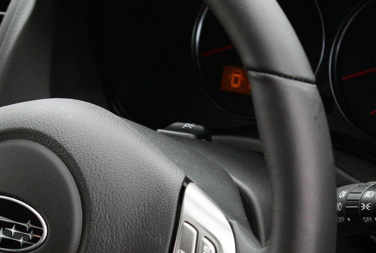 懐かしがったら「旧世代」のクルマ好き！　気づけば「消え気味」の「昭和＆平成」の装備８つ