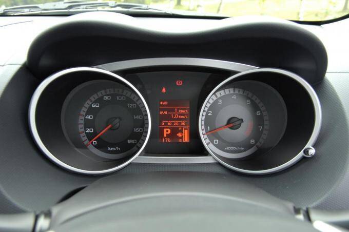 懐かしがったら「旧世代」のクルマ好き！　気づけば「消え気味」の「昭和＆平成」の装備８つ