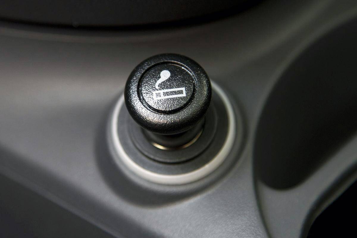 懐かしがったら「旧世代」のクルマ好き！　気づけば「消え気味」の「昭和＆平成」の装備８つ