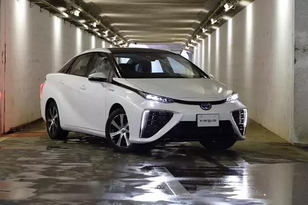 「一気に燃料電池車が「現実的」に！　クラウンユーザーも取り込めそうな２代目MIRAIのとてつもない可能性」の画像