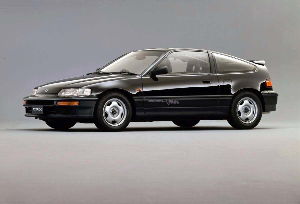 いまじゃ考えられない「スポーツカー」がバカ売れした時代！　驚きの台数を記録した５台