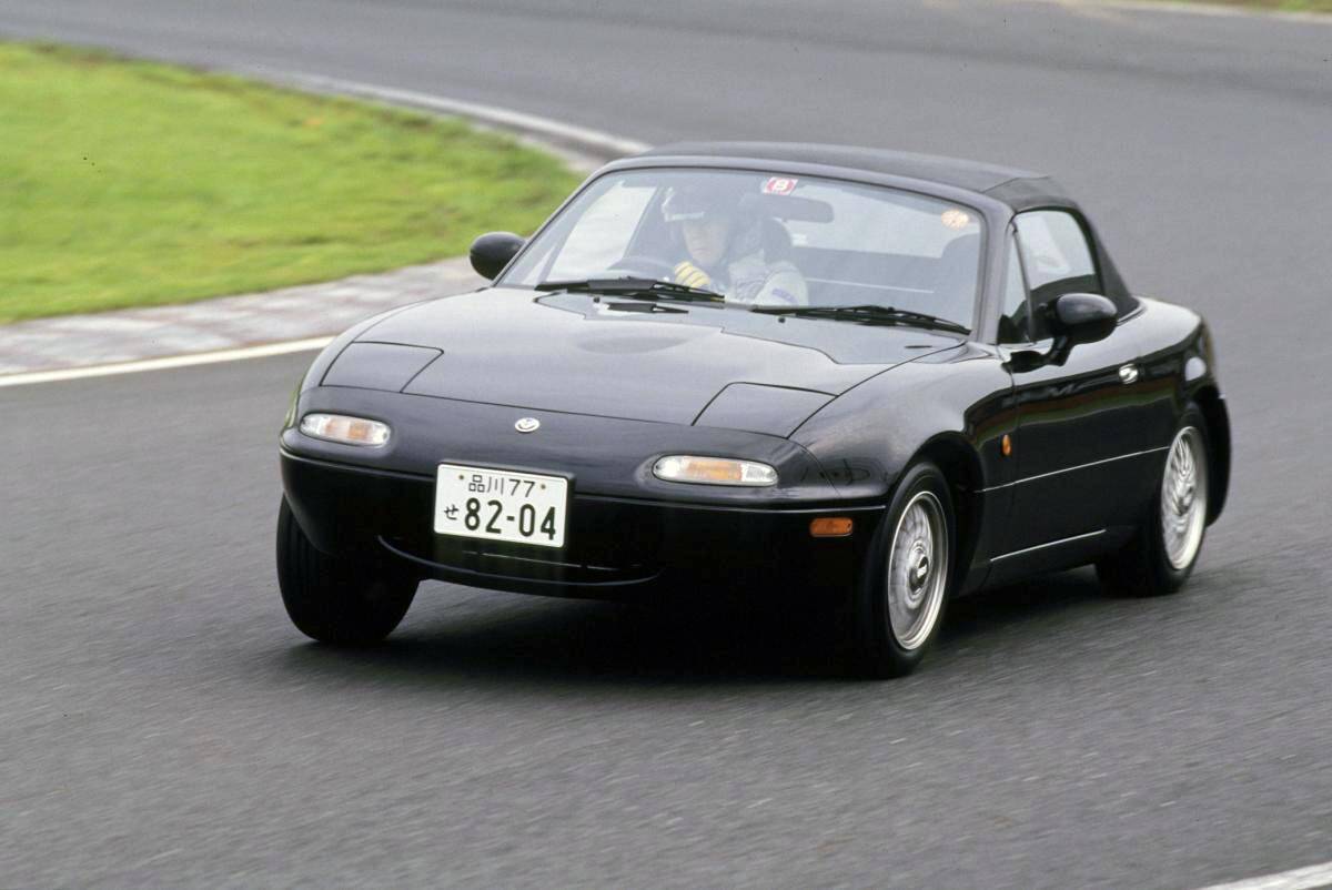 いまじゃ考えられない「スポーツカー」がバカ売れした時代！　驚きの台数を記録した５台