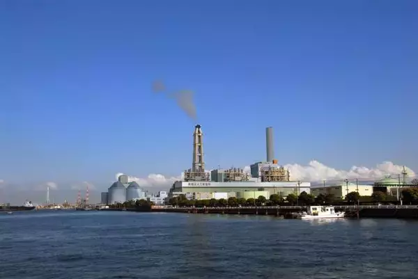 「政府はホントに本気？　2030年の「脱・純ガソリンエンジン車」が非現実感を伴うワケ」の画像