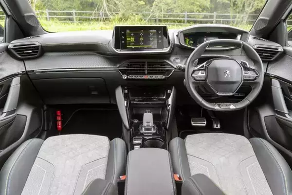 「見た目！　使い勝手！　運転のしやすさ！　三拍子揃った「女性にオススメ」2020年登場の最新車７台」の画像