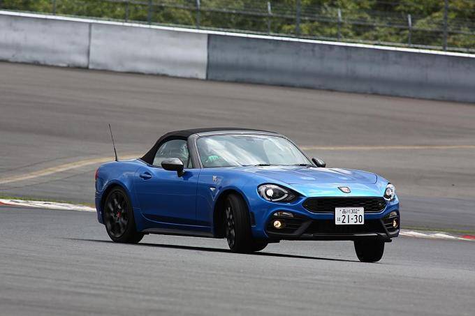 レーシングドライバーが「本当の」意味を解説！　誤解だらけの「ステア特性」用語３つ