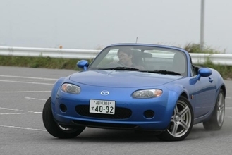 レーシングドライバーが「本当の」意味を解説！　誤解だらけの「ステア特性」用語３つ