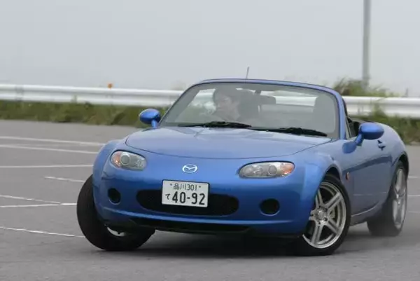 レーシングドライバーが「本当の」意味を解説！　誤解だらけの「ステア特性」用語３つ