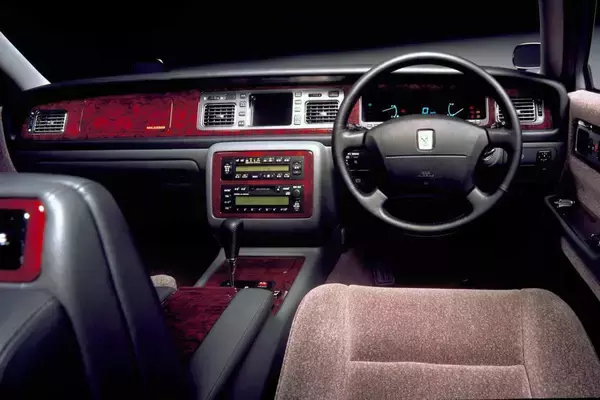 「夢の高級車が100万円台の衝撃！　驚くべき「価格下落」の中古ハイエンドカー３台」の画像