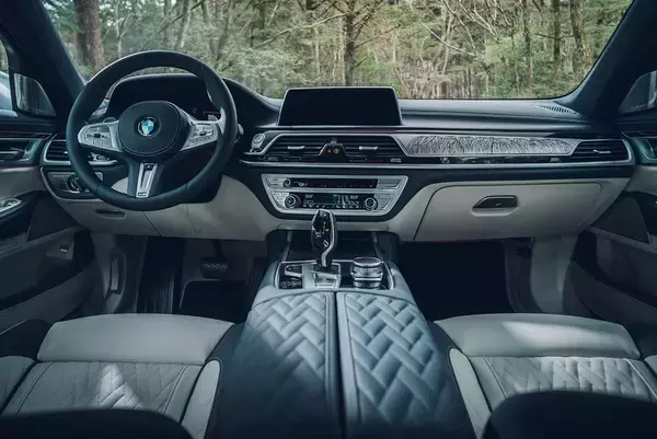 「日本とドイツの融合！　BMW７シリーズに限定車「ピュアメタルエディション」をオンライン限定発売」の画像