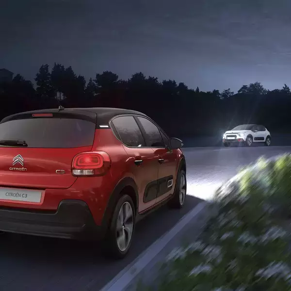 「内外装を刷新！　新世代デザインを採用したシトロエンC3の改良モデルが登場」の画像