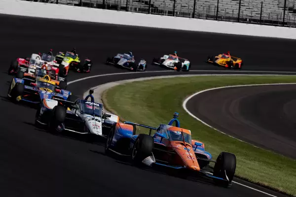 「素人目には同じに見える！　「F1」と「インディカー」は何が違うのか？」の画像