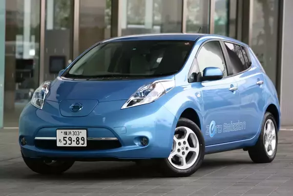 「ハイブリッドがあるからいい？　日本メーカーが「EV」に対して「消極的」に見えるワケ」の画像