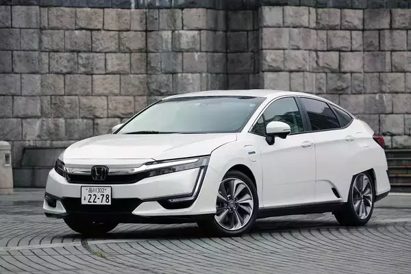 「みんな口を揃えて「いいクルマ」！　なのにナゼか「街で見かけない」国産車６選」の画像