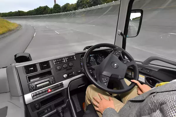 「ドライバーの高齢化！　整備士不足！　「問題」解決に期待大の「トラック独特」のコネクテッド技術とは」の画像