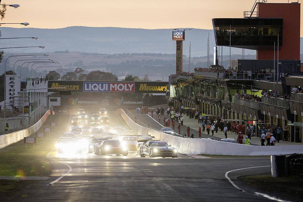 豪州に何人もの命を奪った「ガチ峠」サーキットがあった！　実際に走ったレーシングドライバーが語る衝撃の中身