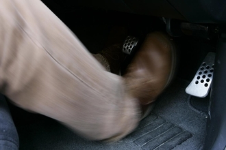 レーシングドライバーが太鼓判！　メーカー主催の「雪道レッスン」が「想像の斜め上」を行く内容だった