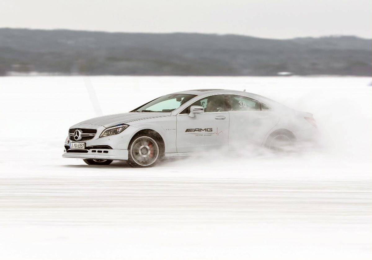 レーシングドライバーが太鼓判！　メーカー主催の「雪道レッスン」が「想像の斜め上」を行く内容だった