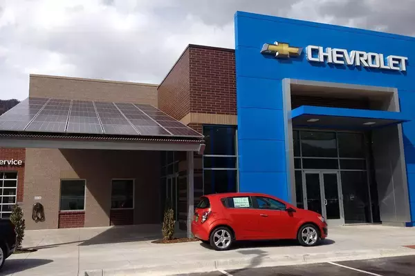 「クルマ購入の「文化」がまったく違う！　欧米では当たり前の「オーダーシステム」が日本ではマイナーなワケ」の画像