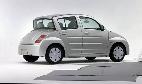 「当時は「ぶっ飛びすぎてて」ムリ！　でもいま見ると「オシャレにしか見えない」奇抜コンセプトのクルマ５台」の画像