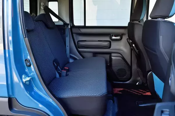 「文化の違いも原因のひとつ！　国産車のシートが輸入車に比べて「チープ」に感じるワケ」の画像