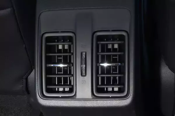 「いま急増中の「車内仕事」！　より快適な「オフィス環境」を実現できる国産車トップ５」の画像