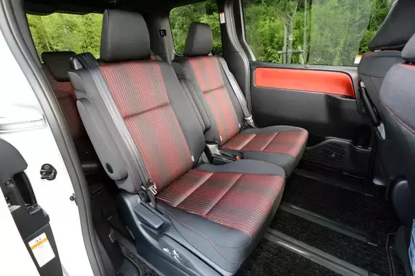 「いま急増中の「車内仕事」！　より快適な「オフィス環境」を実現できる国産車トップ５」の画像