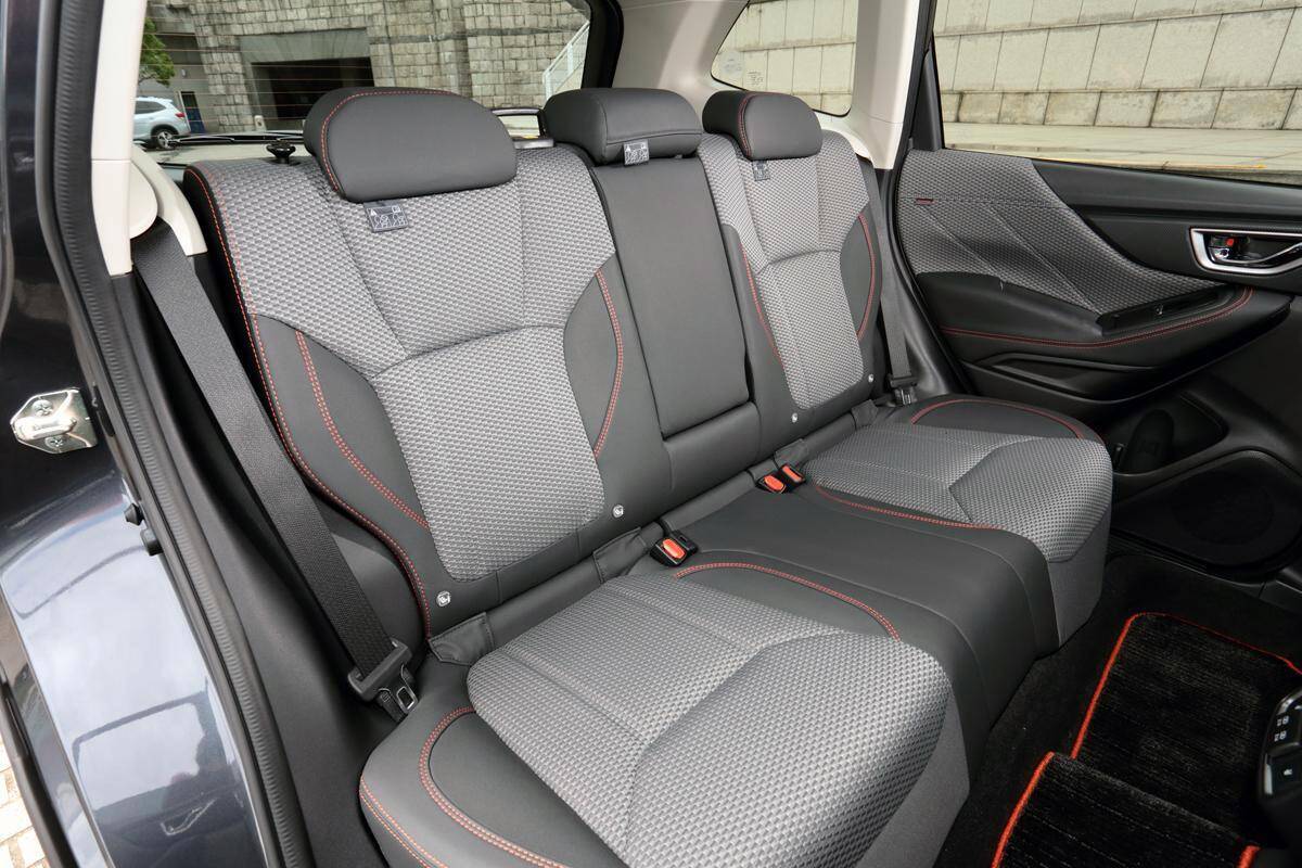 いま急増中の「車内仕事」！　より快適な「オフィス環境」を実現できる国産車トップ５