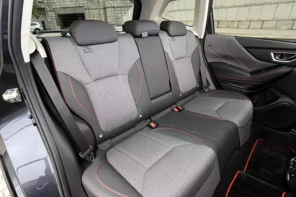 「いま急増中の「車内仕事」！　より快適な「オフィス環境」を実現できる国産車トップ５」の画像