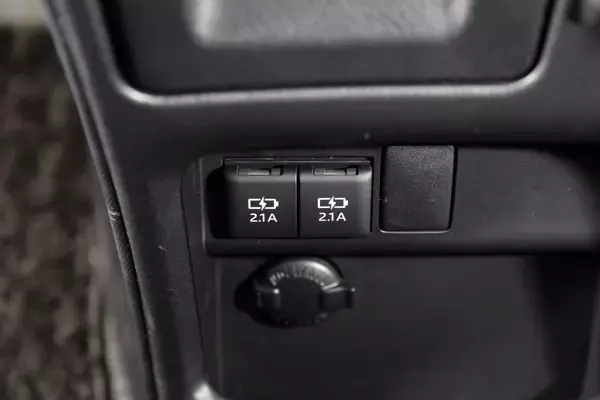 いま急増中の「車内仕事」！　より快適な「オフィス環境」を実現できる国産車トップ５