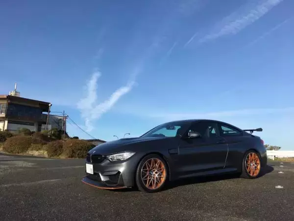 「市販車なのに「タイムを出す」ヒントまで！　欧州スポーツの「取り扱い説明書」が衝撃だった」の画像