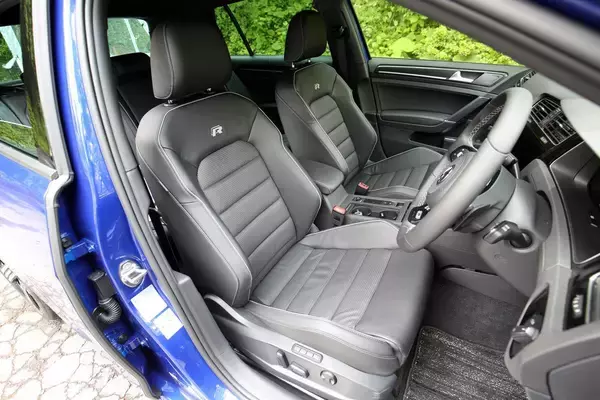 「自ら乗ってて自分で疑問！　日本にはあらゆるクルマが揃っているのに「輸入車」に乗るワケ」の画像