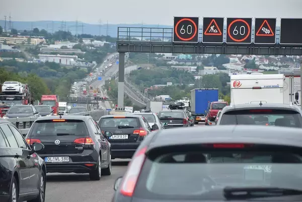 「自ら乗ってて自分で疑問！　日本にはあらゆるクルマが揃っているのに「輸入車」に乗るワケ」の画像