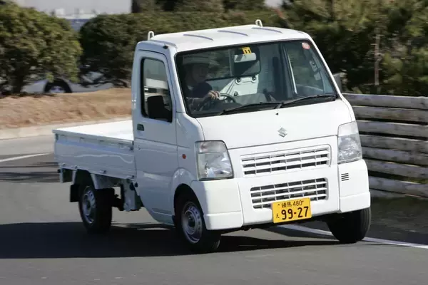 「MT車の販売比率はわずか1%程度！　それでも新規免許取得者は半数が「非AT限定」！　需要はどこにある？」の画像