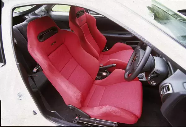 「メーカー純正でコラボ採用の「シート」と「ブレーキ」は圧倒的に「レカロ＆ブレンボ」！　ここまで「偏る」理由とは」の画像