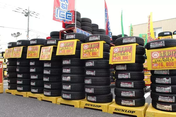 「クルマに純正装着のタイヤ！　量販店にはないモデルチェンジ前の「旧銘柄」でもディーラーで購入できるワケ」の画像