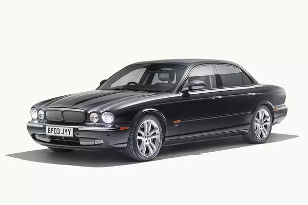 「まさかのワゴン車も！　何百台もの市販車からレーシングドライバーが選ぶ「本当に意のままになる」クルマ６選」の画像