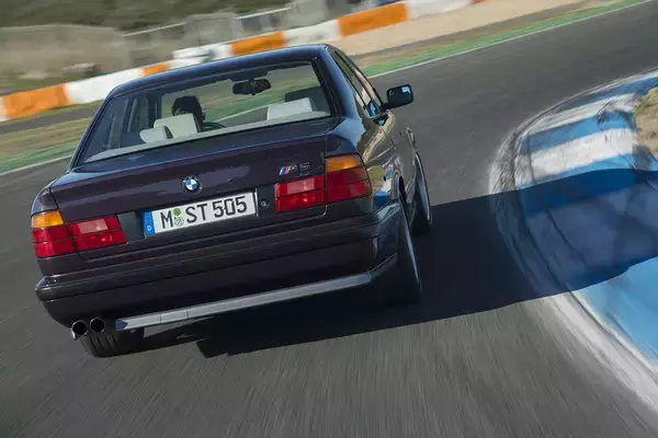 「まさかのワゴン車も！　何百台もの市販車からレーシングドライバーが選ぶ「本当に意のままになる」クルマ６選」の画像