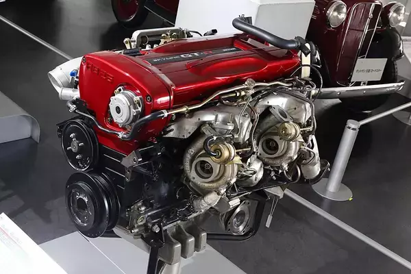 「600馬力なのにリッター20kmも走る「GT-R」が現実になる？　HKSの「プレチャンバ」とは」の画像