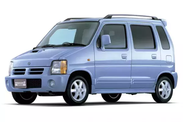 「ギラギラ系から輸入車まで！　よく見れば「大家族」のワゴンＲが偉大すぎる」の画像