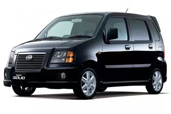 「ギラギラ系から輸入車まで！　よく見れば「大家族」のワゴンＲが偉大すぎる」の画像