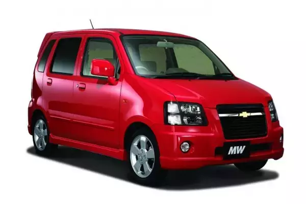 「ギラギラ系から輸入車まで！　よく見れば「大家族」のワゴンＲが偉大すぎる」の画像