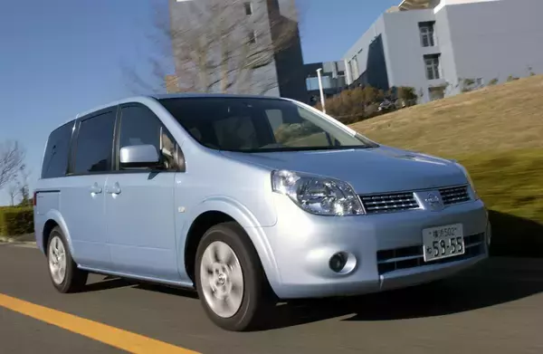 花見も流星観測も思いのまま！　中古がオイシイ巨大ガラスルーフをもつ国産車３選