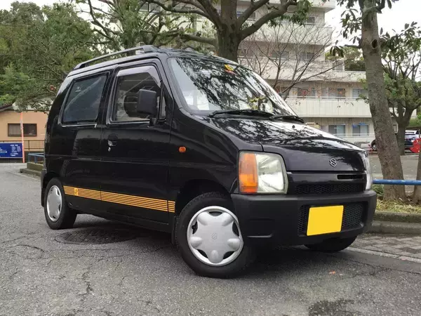 「花見も流星観測も思いのまま！　中古がオイシイ巨大ガラスルーフをもつ国産車３選」の画像