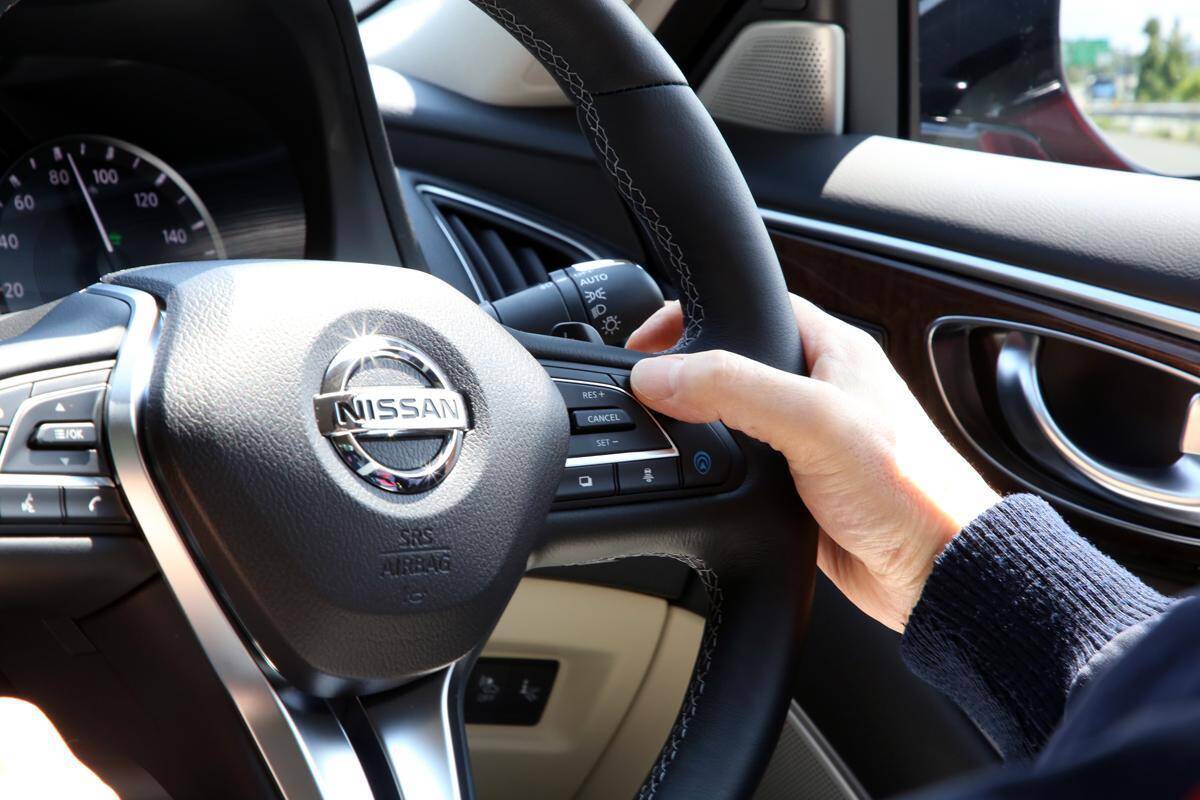 スカイラインとレヴォーグの「手放し運転」は本当に使える？　実際に公道で試してみた