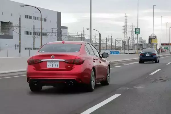 「スカイラインとレヴォーグの「手放し運転」は本当に使える？　実際に公道で試してみた」の画像