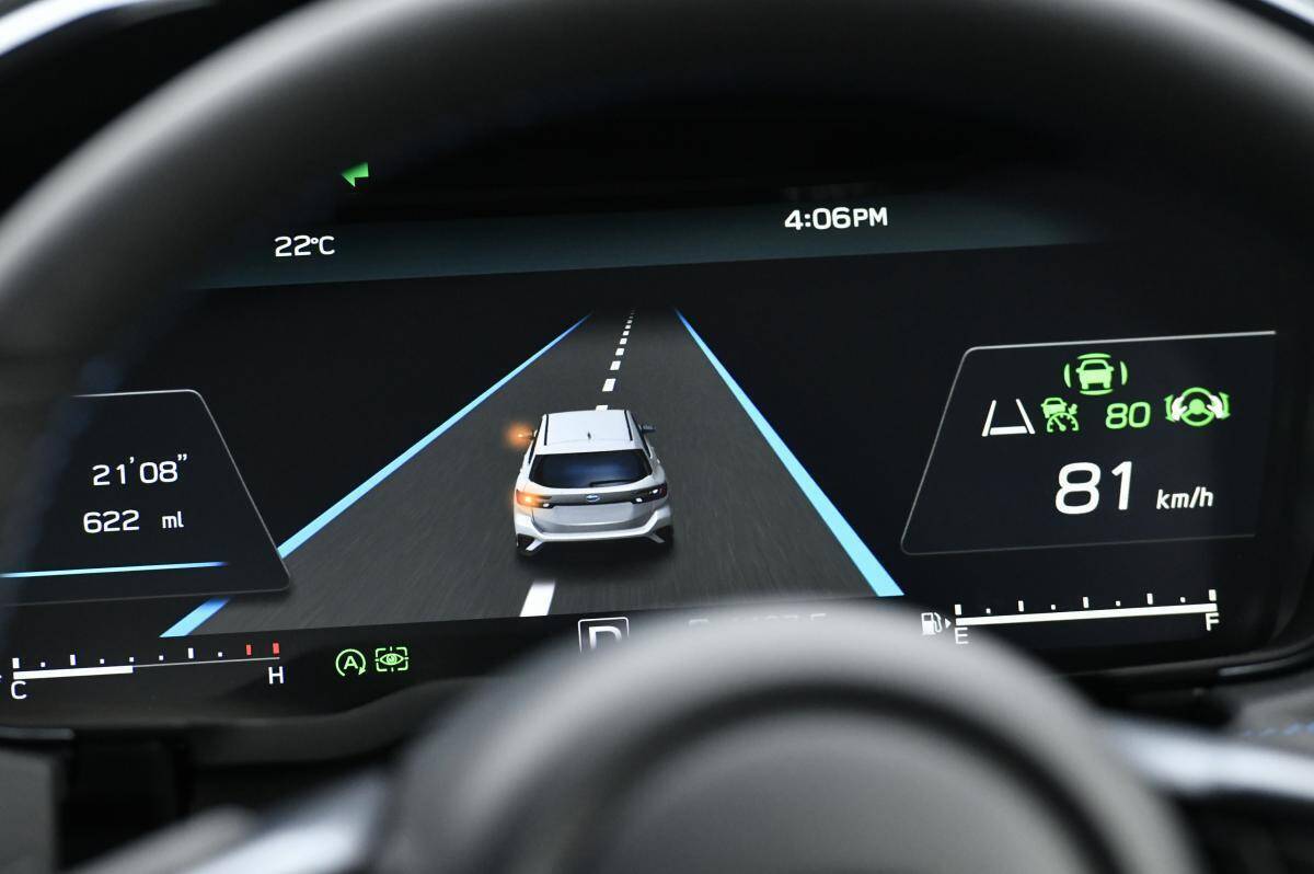 スカイラインとレヴォーグの「手放し運転」は本当に使える？　実際に公道で試してみた