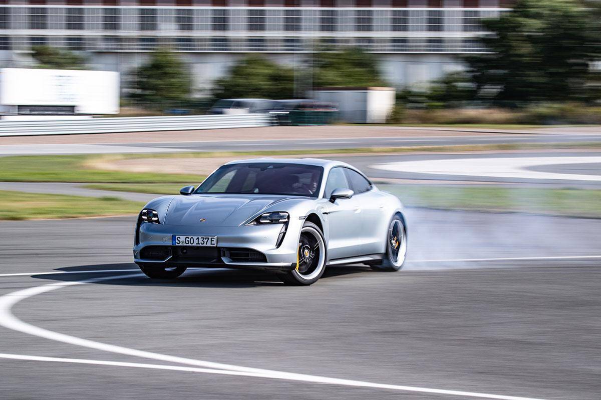 スポーツカーメーカーの雄「ポルシェ」までもがEVに力を入れるワケ